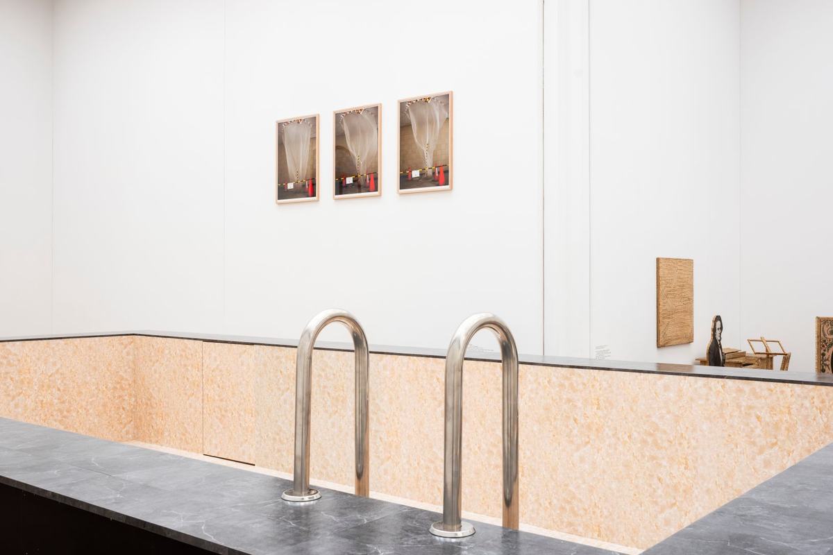 Basement Pool as Work Storage in Bad Münstereifel von Ei Arakawa-Nash, Kunstmuseum Bochum © Heinrich Holtgreve